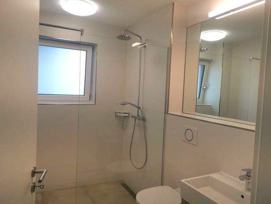 Bad mit ebenerdiger Dusche