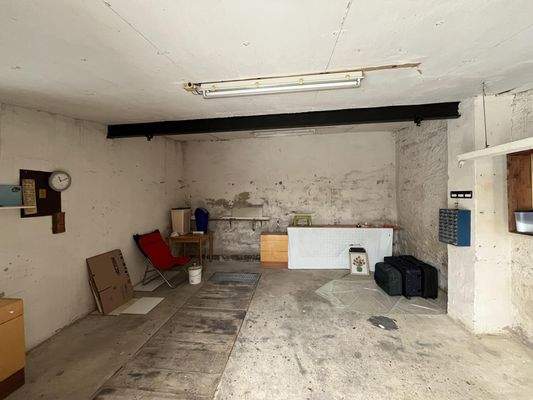 große Garage mit Autogrube