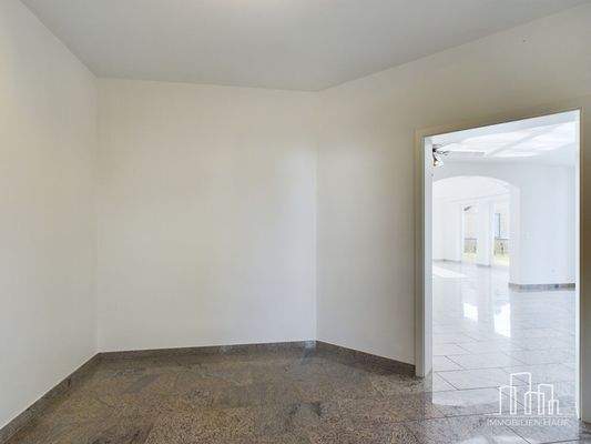 CAM02839G0-PR0162-STILL005