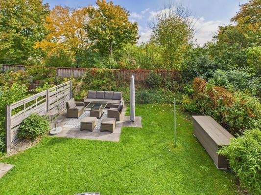 Blick vom Balkon in den Garten