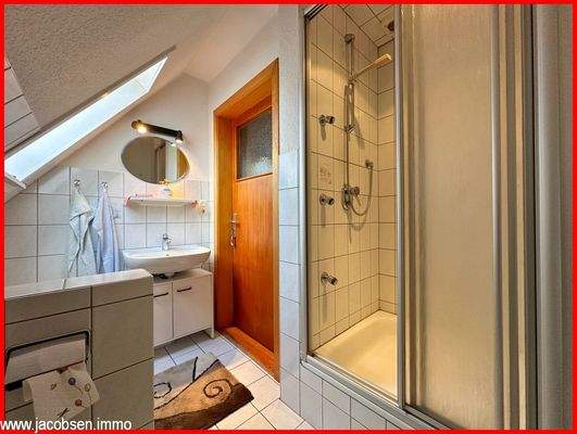 Badezimmer im Dachgeschoss 