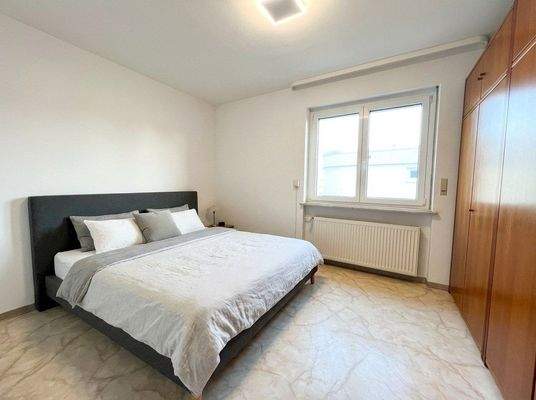 Blumenauer (c) - Schlafzimmer (KI-Verbessert)