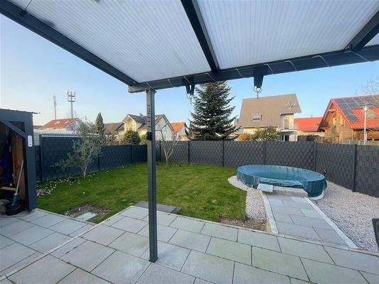 EG: Terrasse & Garten