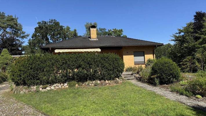 Ansicht vorn mit Terrasse