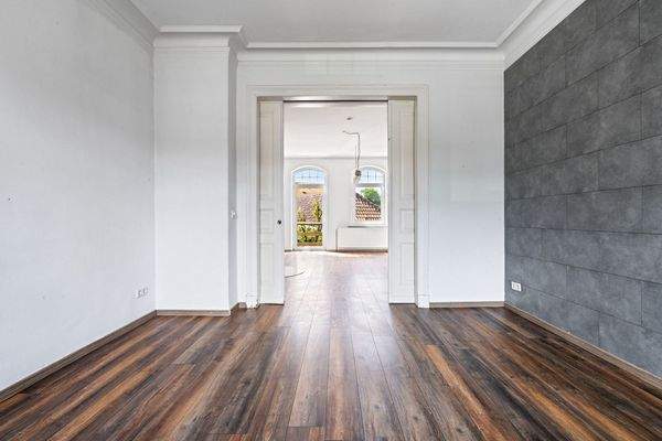 Wohnzimmer mit Blick ins Esszimmer