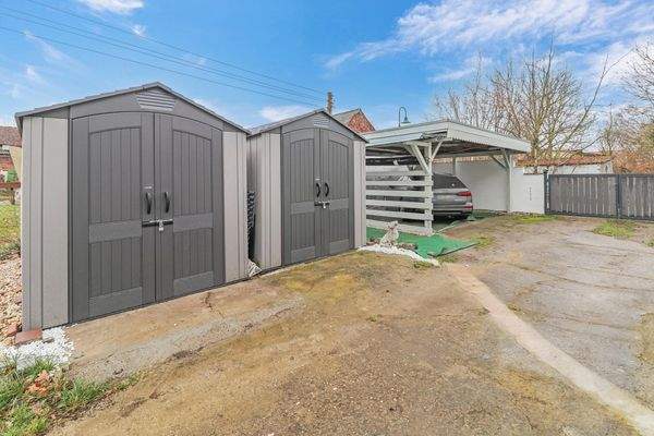 Carport und Geräteschuppen