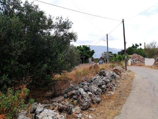 Innerhalb des Dorfes und in der Nähe des Marathi-Strandes