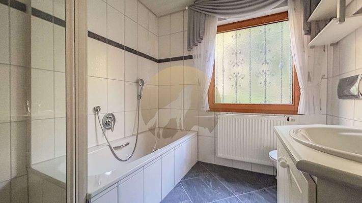 haus-gernsbach-staufenberg-badezimmer-wolf-immobilien