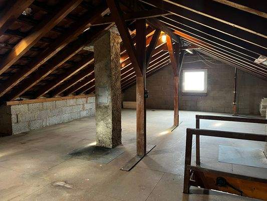 Dachgeschoss zum Ausbau geeignet