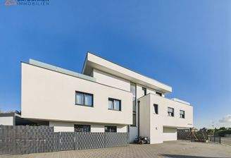 CAM03172G0-PR0462-STILL012