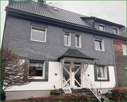 Hausfront seitlich links quer 