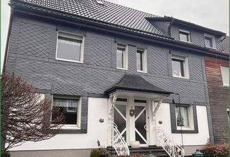 Hausfront seitlich links quer 