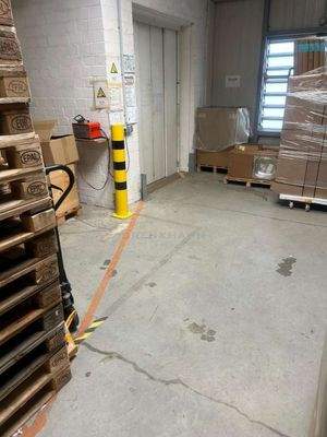 Lastenaufzug im Lager EG