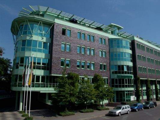 Elbzentrum (Straßenseite).JPG