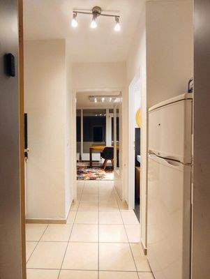 Links Küchenzeile rechts Bad..