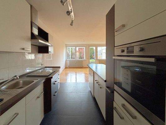 Küche mit Einbauküche 