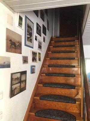 Treppe zum OG.jpg