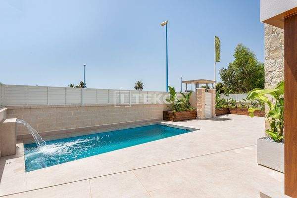 Detached Real Estate Near the Beach in Palomares with Chic Design