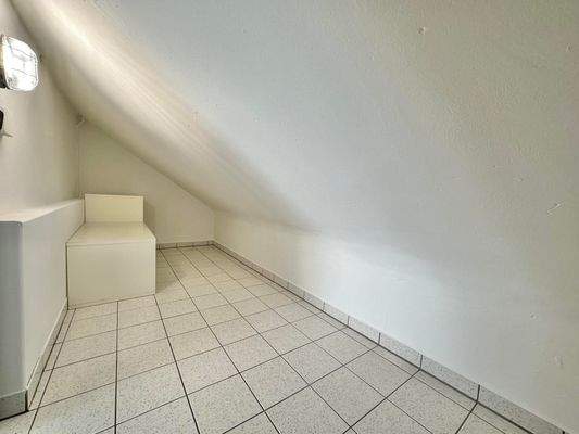 Abstellfläche hinter der Küche im Dachgeschoss