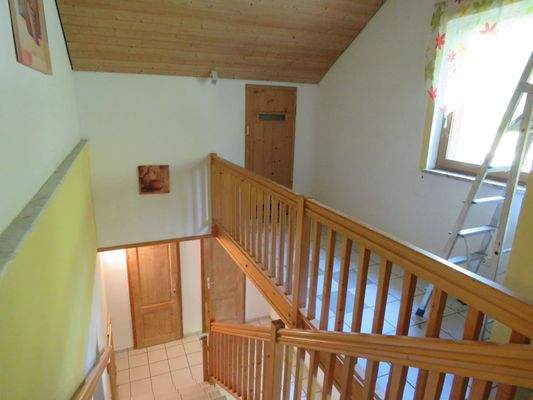 im Treppenhaus   