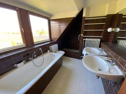 BADEZIMMER OBERGESCHOSS