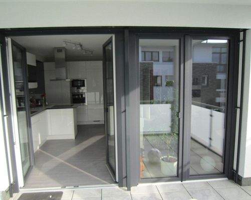 Blick vom Balkon in die Küche