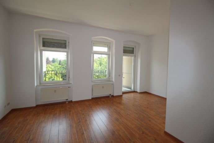 Schöne 3-Raum-Wohnung mit Aufzug, Balkon, Wanne und Dusche in der Südstadt