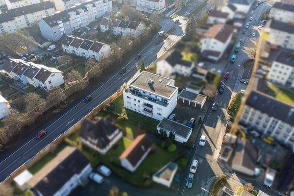 Mehrfamilienhaus mit Garage