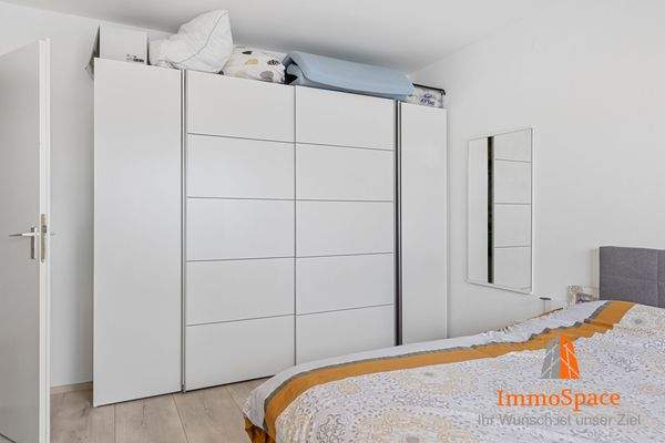 Ausreichend Stauraummöglichkeiten im Schlafzimmer