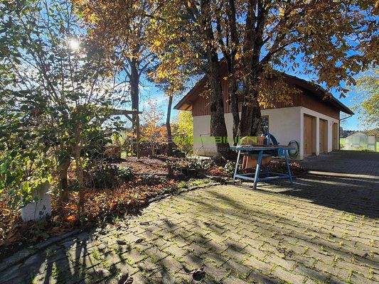 Außenansicht Garagen 02 und Innenhof