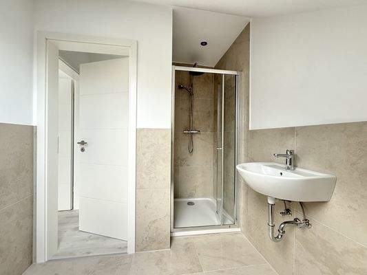 Badezimmer Ansicht 2