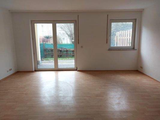 Wohnzimmer mit Zugang zur Terrasse