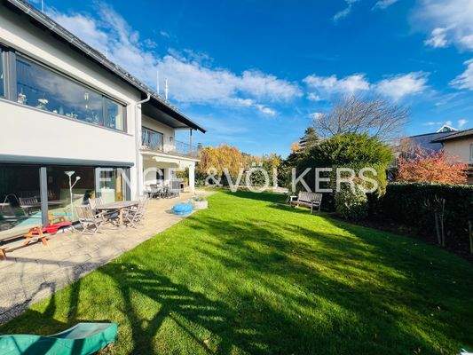 Familienfreundlicher Garten mit Spielraum