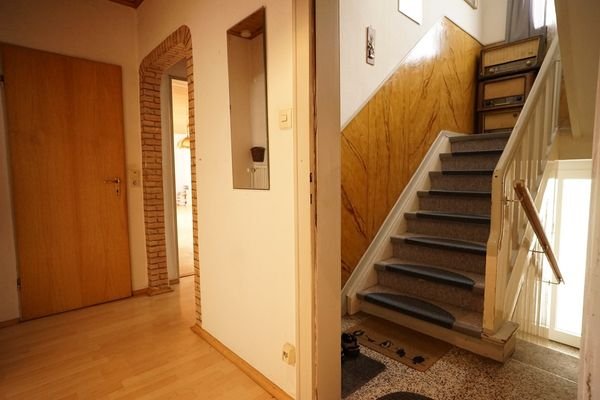 EG Flur ins Treppenhaus