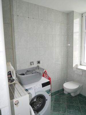 Waschmaschinen-/ Abstellraum auf halber Treppe