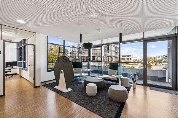 Sitzlounge mit Zugang zum Nordbalkon