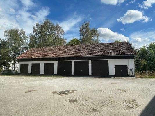 Nebengebäude / Garagen