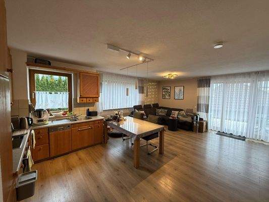 Küche, Ess- & Wohnzimmer