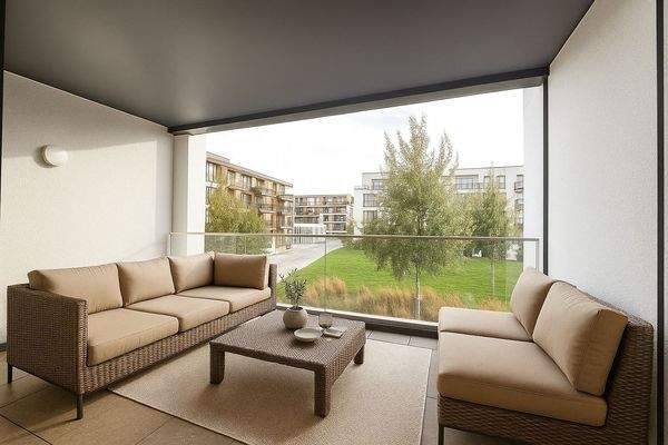 Sonnige Loggia mit Parkblick