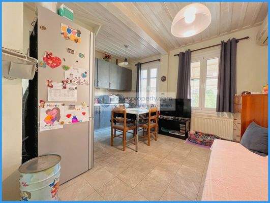 a7bde20fb0584f73a98c15813e8a6199-original