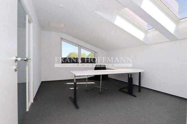 V8828 Bürogebäude - Büro 3