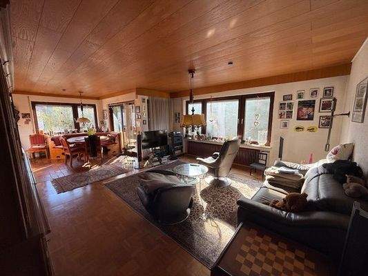 Wohn-/Esszimmer m. Zugang zu Terrasse