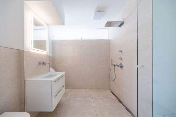 hochwertiges Gäste-Bad