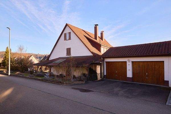 großzügiges Haus mit Doppelgarage 