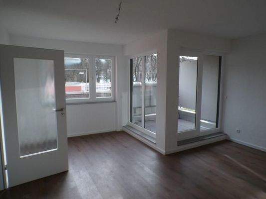 12 Schlafzimmer - Blick Richtung Balkon