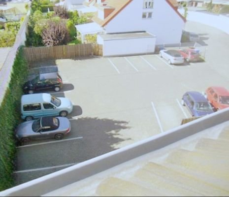 Parkplatz + Teilans. Dach