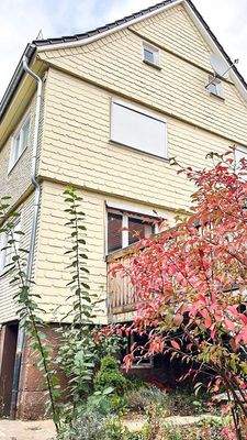 Hausansicht mit Terrasse