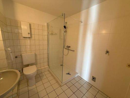 Badezimmer mit Dusche