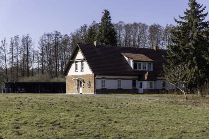 Idyllisches 4-Familienhaus auf parkähnlichem Grundstück mit viel Potential