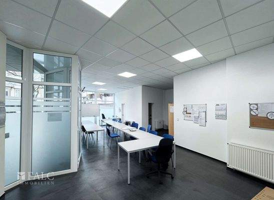 Ladenfläche Seiteneingang